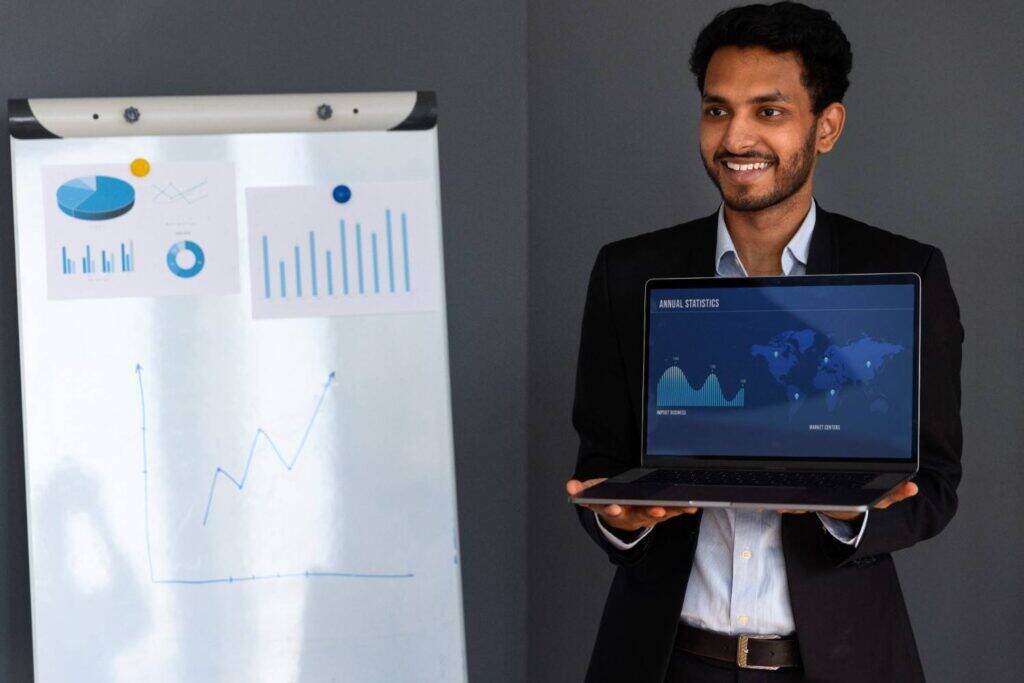 dedicated-plotly-developer-presenting-data-visualization-solution